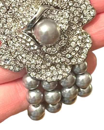 Vintage 1980s High quality faux silver rhinestone pearl stretchy flower bracelet