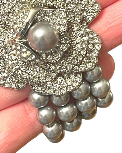Vintage 1980s High quality faux silver rhinestone pearl stretchy flower bracelet