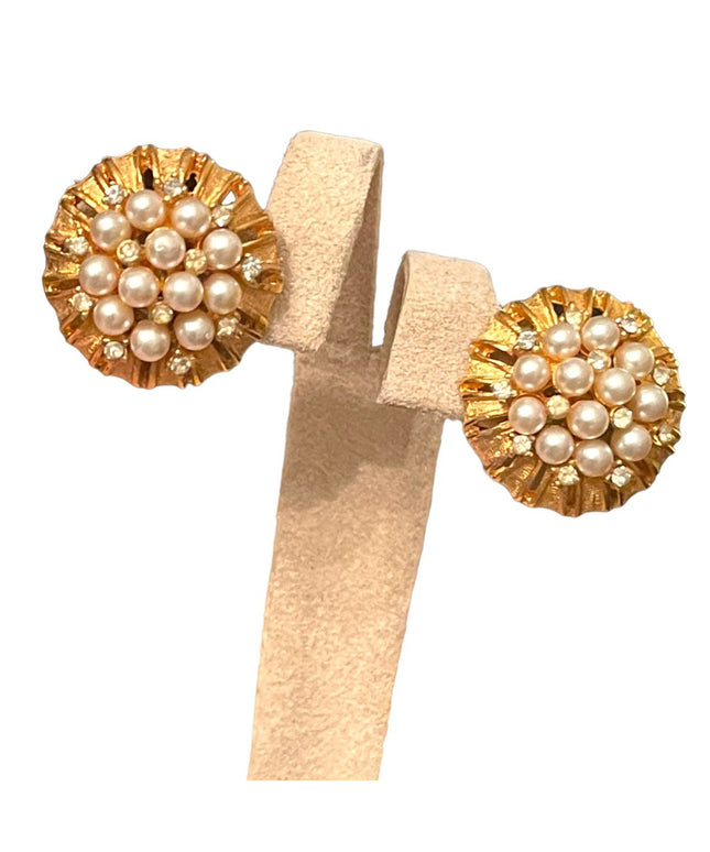 Lovely vintage gp gold finish faux pearl rhinestone fancy clip on earrings