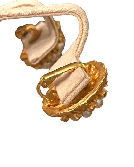 Lovely vintage gp gold finish faux pearl rhinestone fancy clip on earrings
