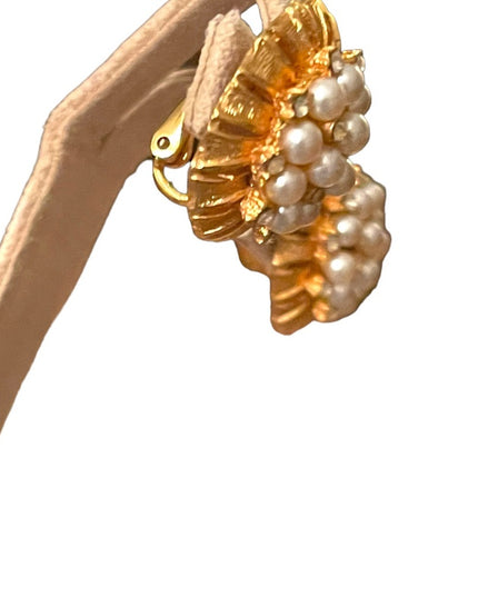 Lovely vintage gp gold finish faux pearl rhinestone fancy clip on earrings