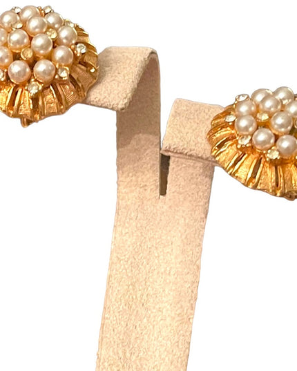 Lovely vintage gp gold finish faux pearl rhinestone fancy clip on earrings
