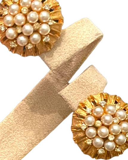 Lovely vintage gp gold finish faux pearl rhinestone fancy clip on earrings