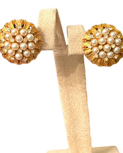 Lovely vintage gp gold finish faux pearl rhinestone fancy clip on earrings