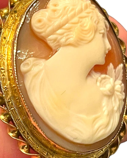 Lovely Antique gold filled Hand carved shell cameo brooch pendant