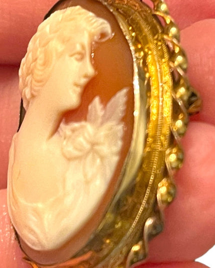 Lovely Antique gold filled Hand carved shell cameo brooch pendant