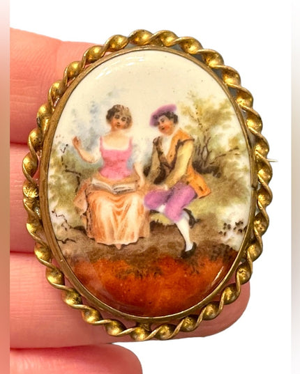 Vintage 1960s pinchbeck gold plate Fragonard Ceramic transfer LG cameo brooch
