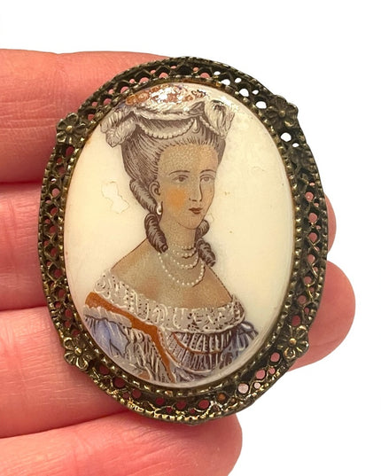 Vintage fancy plastic transfer cameo brooch victorian lady