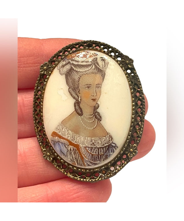 Vintage fancy plastic transfer cameo brooch victorian lady
