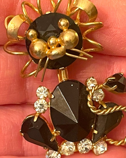 Fun 1960s vintage crystal fancy head wiggling CAT brooch gold finish