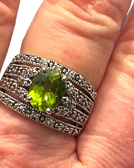 Stunning sterling silver 925 Simulated peridot & CZ  fancy dinner ring