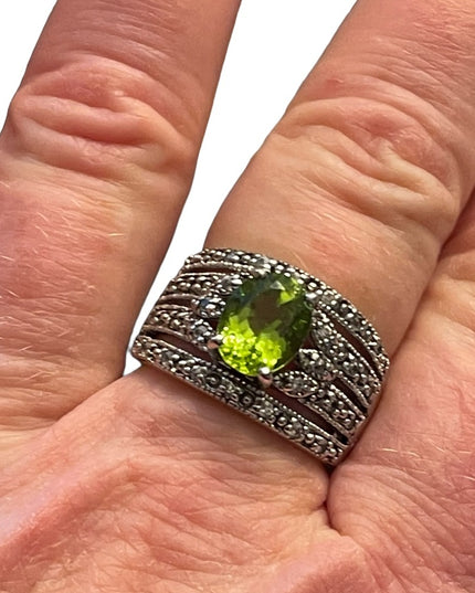 Stunning sterling silver 925 Simulated peridot & CZ  fancy dinner ring