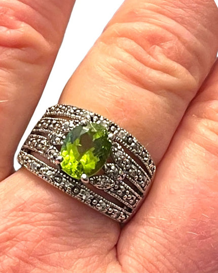 Stunning sterling silver 925 Simulated peridot & CZ  fancy dinner ring