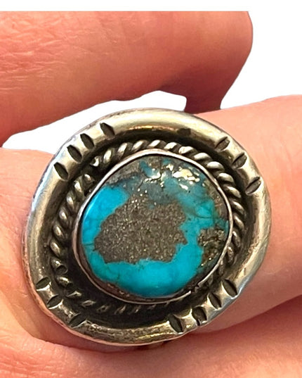 Vintage sterling silver 925 Native Southwestern turquoise ring