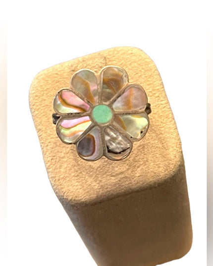 Vintage sterling silver Southwestern Abalone flower ring