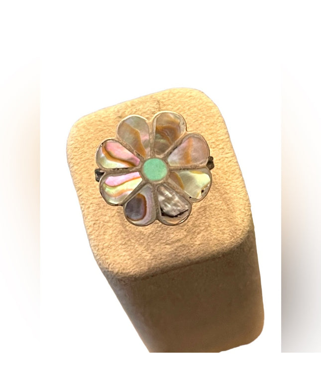 Vintage sterling silver Southwestern Abalone flower ring