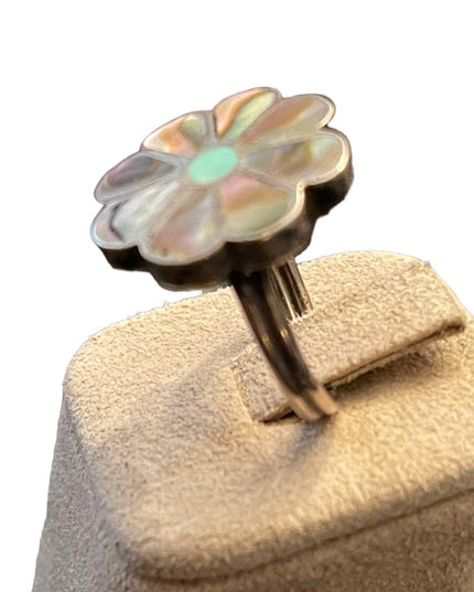 Vintage sterling silver Southwestern Abalone flower ring
