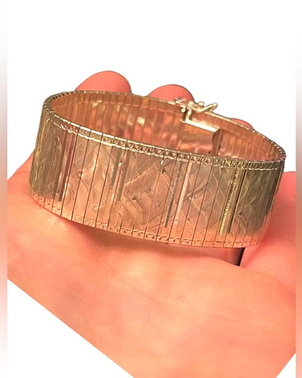 Etched sterling silver 925 Italy HEAVY Chunky bangle bracelet latched
