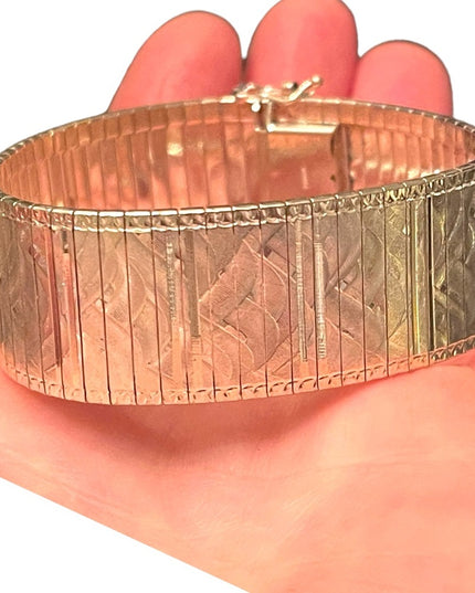 Etched sterling silver 925 Italy HEAVY Chunky bangle bracelet latched