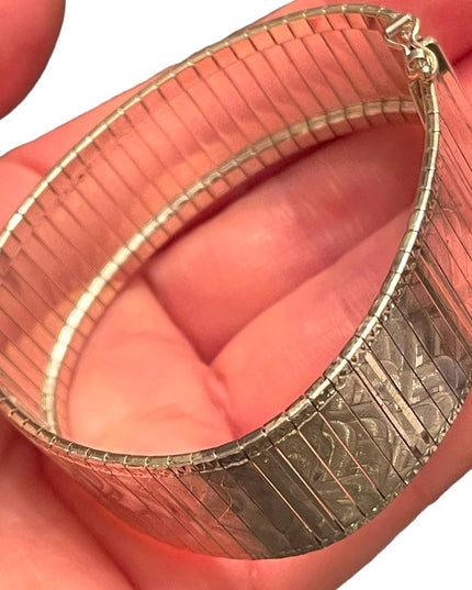 Etched sterling silver 925 Italy HEAVY Chunky bangle bracelet latched