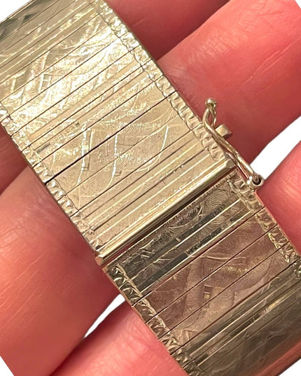 Etched sterling silver 925 Italy HEAVY Chunky bangle bracelet latched