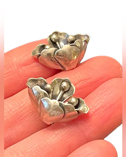 Stunning vintage sterling silver Jewlart fancy flower screw back earrings