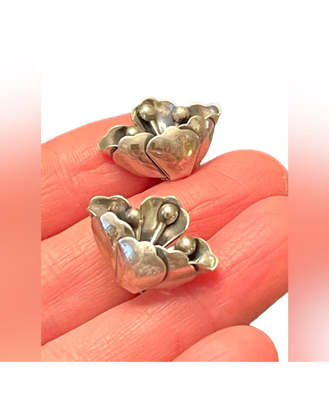 Stunning vintage sterling silver Jewlart fancy flower screw back earrings