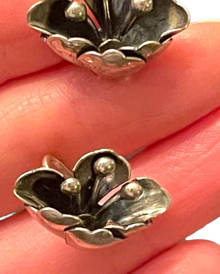 Stunning vintage sterling silver Jewlart fancy flower screw back earrings