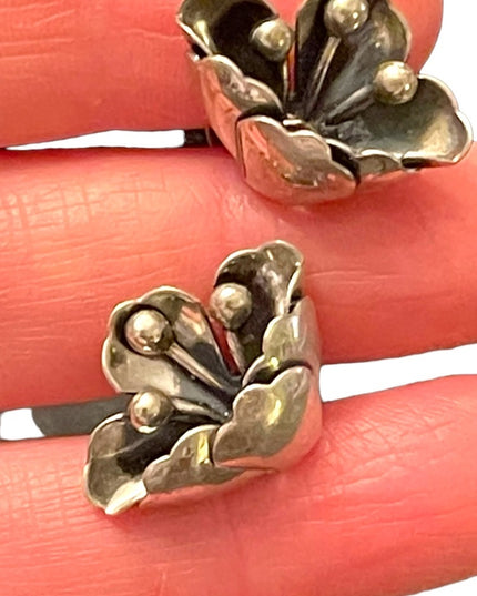 Stunning vintage sterling silver Jewlart fancy flower screw back earrings