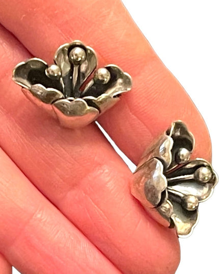 Stunning vintage sterling silver Jewlart fancy flower screw back earrings