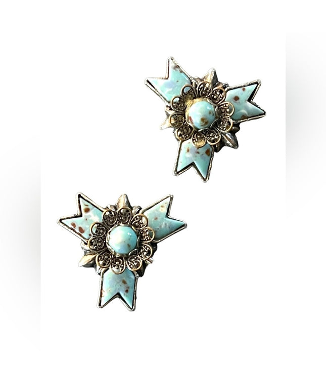 Vintage silver finish blue resin star flower screw back earrings