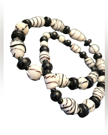 Vintage Venetian Hand made Black & White glass bead necklace Italy