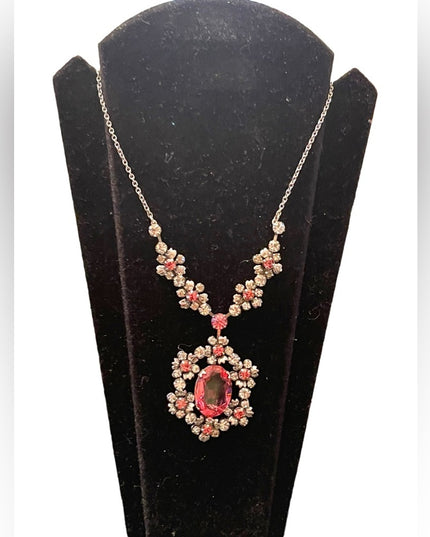 Lovely vintage 1950s silver finish Pink crystal rhinestone princess necklace