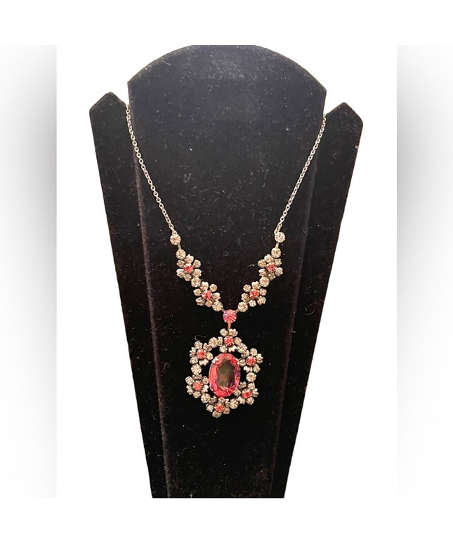 Lovely vintage 1950s silver finish Pink crystal rhinestone princess necklace