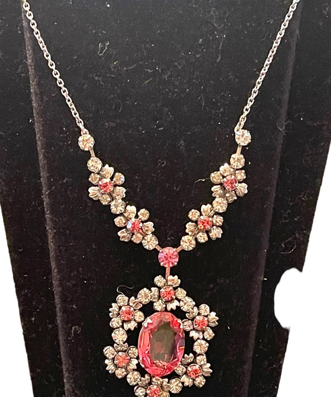 Lovely vintage 1950s silver finish Pink crystal rhinestone princess necklace