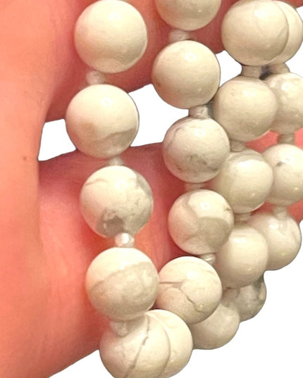 Vintage hand strung White turquoise stone bead necklace