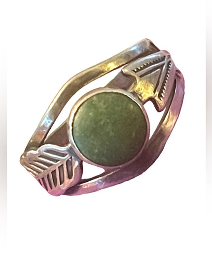 Vintage 1970s Southwestern etched feather 925 Native green turquoise ring