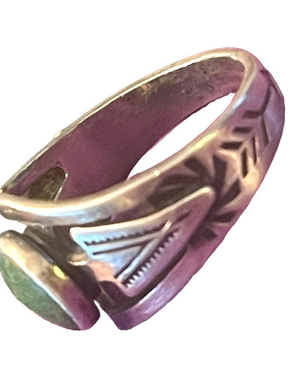 Vintage 1970s Southwestern etched feather 925 Native green turquoise ring