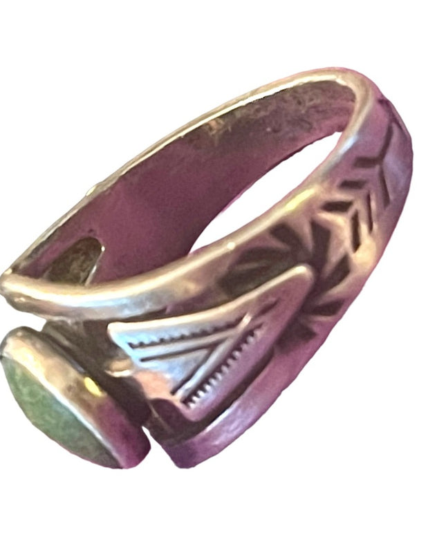 Vintage 1970s Southwestern etched feather 925 Native green turquoise ring