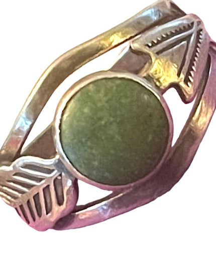 Vintage 1970s Southwestern etched feather 925 Native green turquoise ring