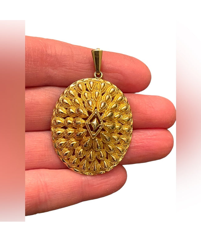 Lovely chunky Gold finish WEST fancy design oval pendant