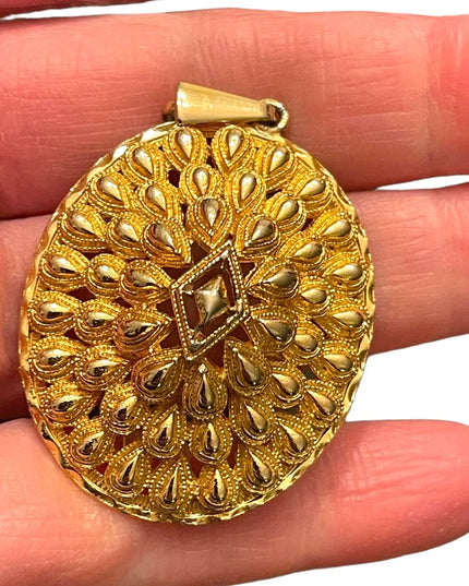 Lovely chunky Gold finish WEST fancy design oval pendant