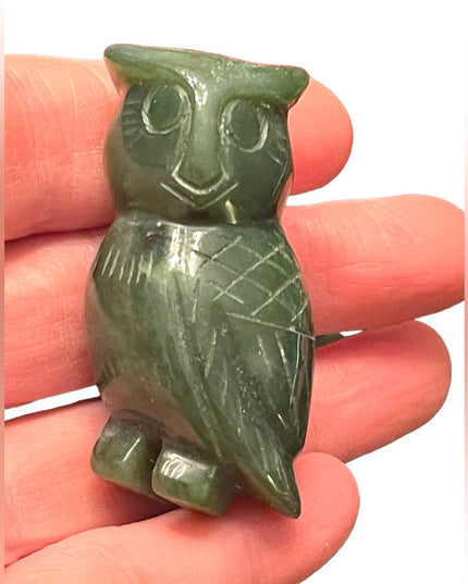 Lovely collectible native hand carved JADE OWL small figurine