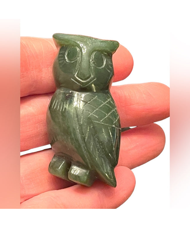 Lovely collectible native hand carved JADE OWL small figurine