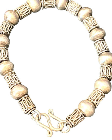 Lovely vintage sterling silver 925 Bali Balenisian Solid Chunky bracelet