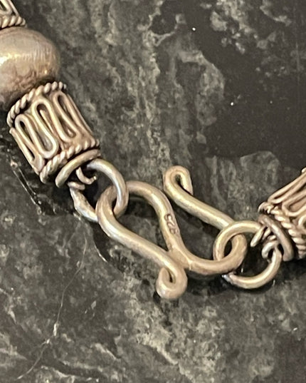 Lovely vintage sterling silver 925 Bali Balenisian Solid Chunky bracelet