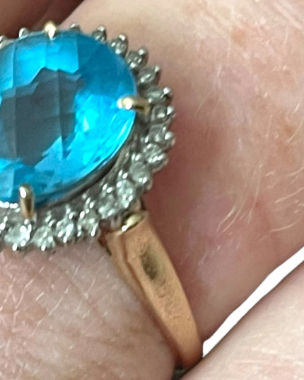 Stunning Vintage 10k Yellow Gold Large London Blue Topaz & Diamond ring