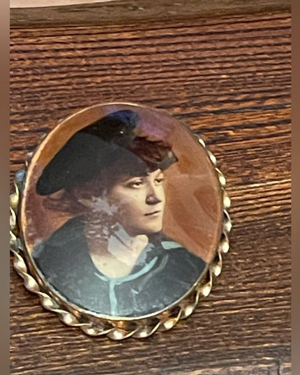 Antique Mourning Cameo Photo brooch 1880s Sailor rope twist finish rose gold