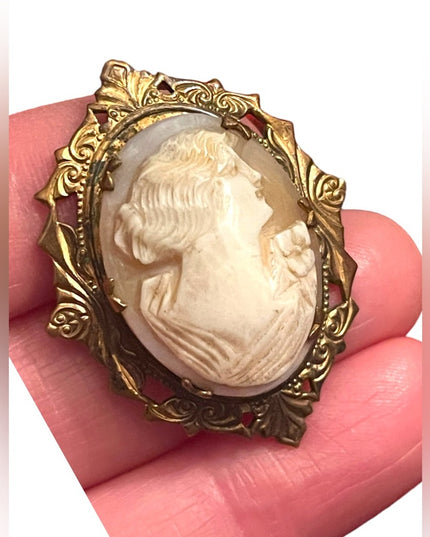 Vintage Y Gold filled Shell Cameo brooch ornate etched frame