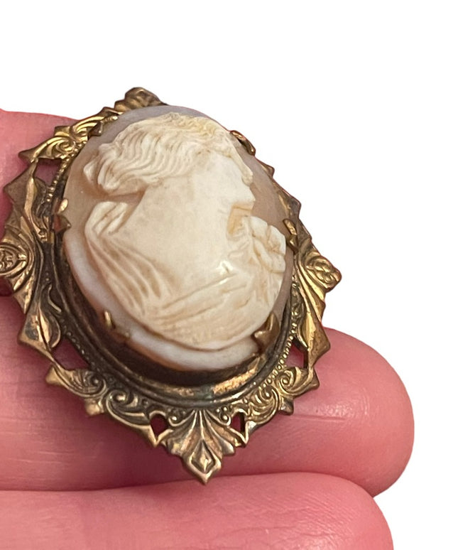 Vintage Y Gold filled Shell Cameo brooch ornate etched frame